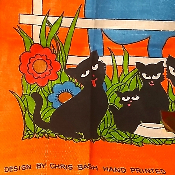 VINTAGE HANDPRINTED LINEN- DESIGNED BY: CHRIS BASH - Picture 2 of 8